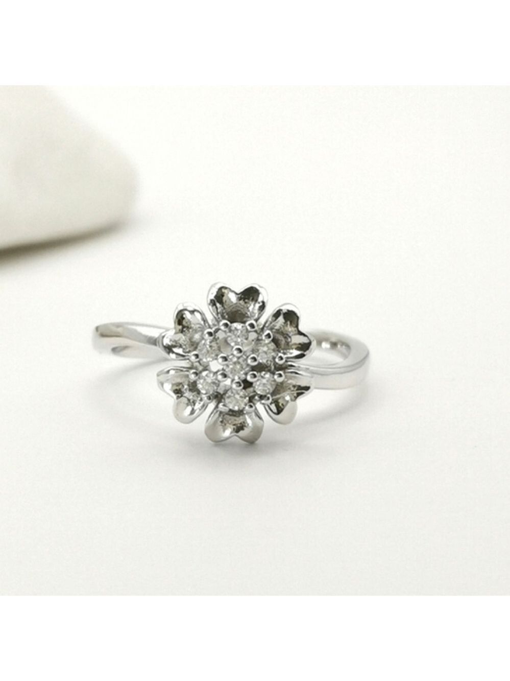 CZ Flower ring in sterling silver size 7 🆕